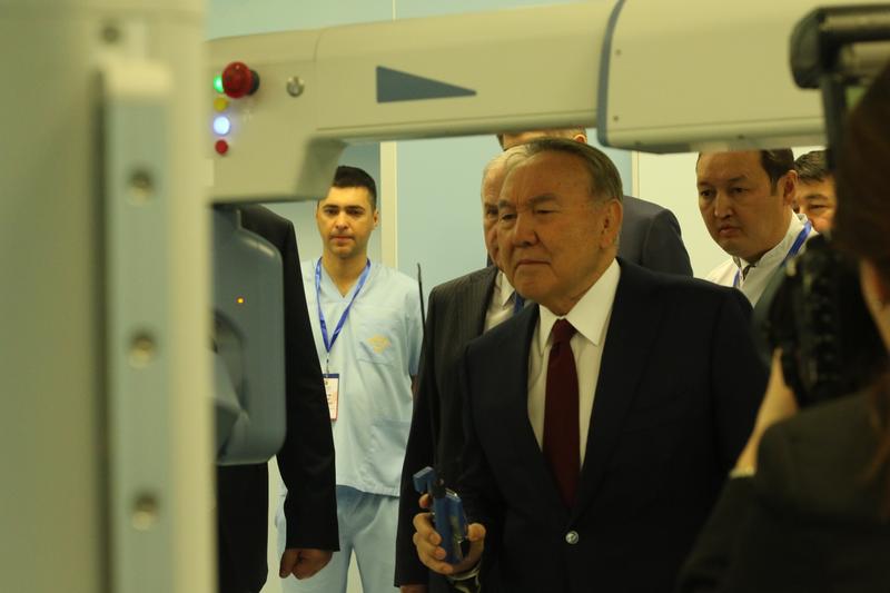 2018.11.14 Назарбаев роботизированная хирургия 1