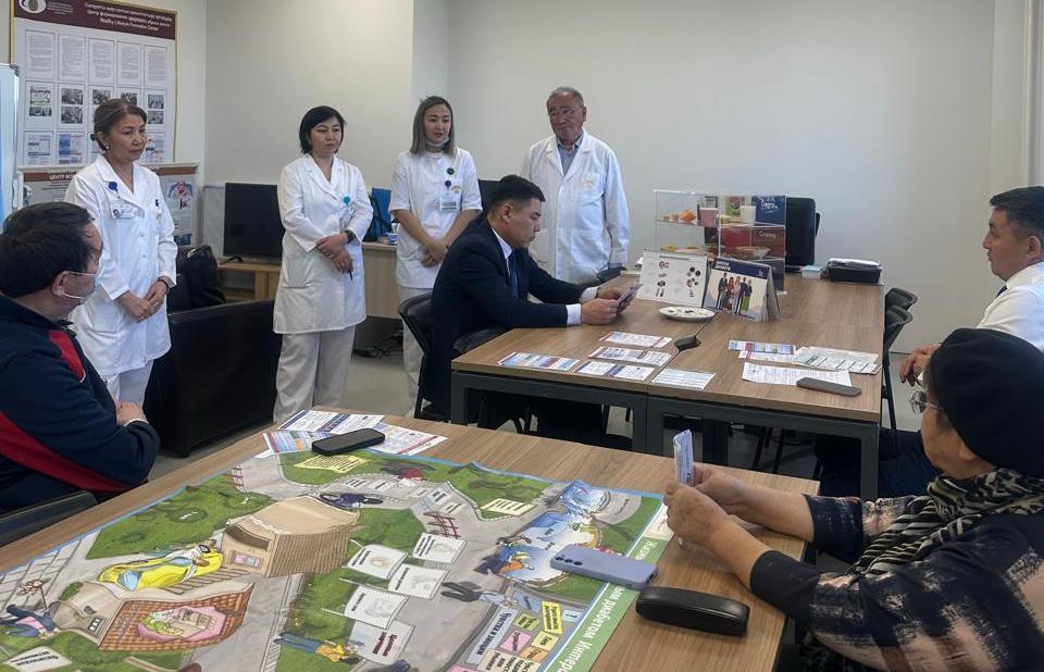 ҚАНТ ДИАБЕТІ КЕЗІНДЕ ӨЗІН-ӨЗІ БАСҚАРУ МӘСЕЛЕЛЕРІ БОЙЫНША "ДИАБЕТ МЕКТЕБІНДЕ" ПАЦИЕНТТЕРГЕ ОҚЫТУ ЖҮРГІЗІЛДІ