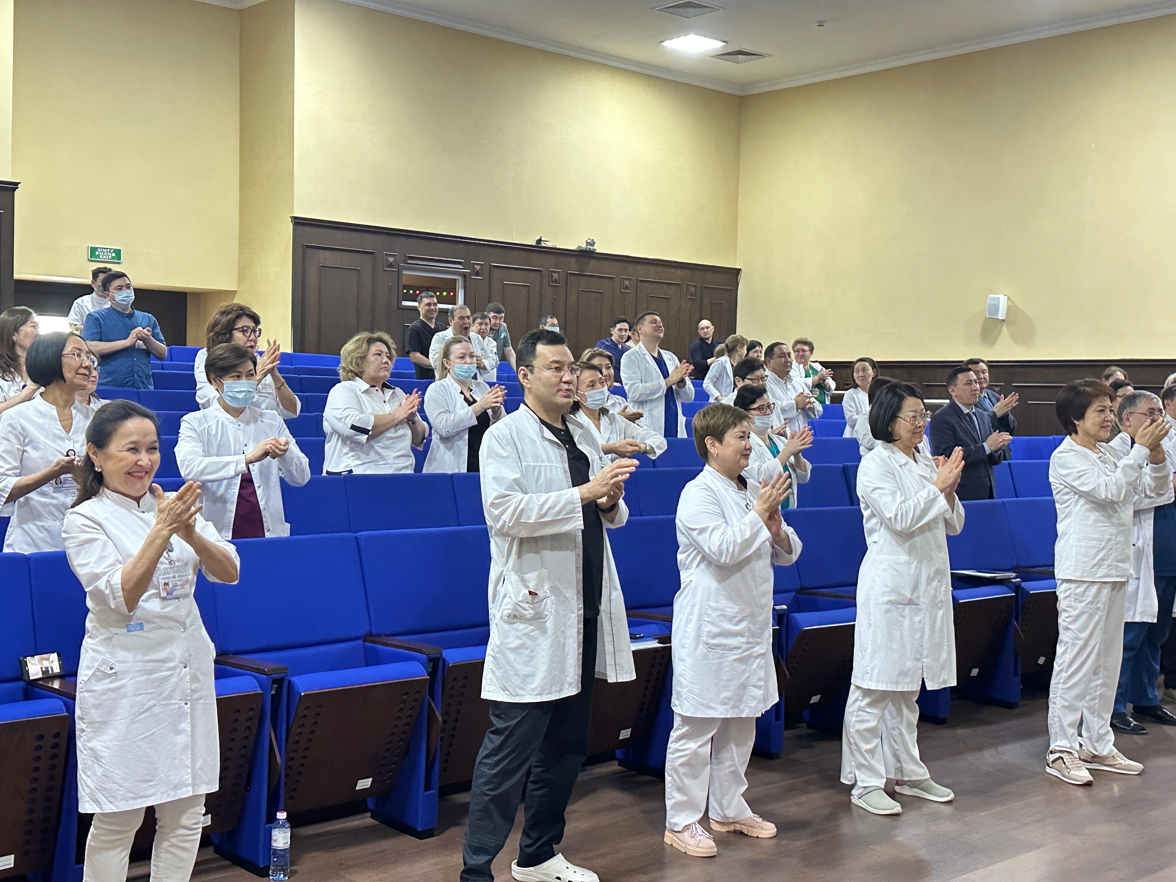Сотрудники Больницы МЦ УДП РК приняли участие в массовой зарядке организованной в честь Всемирного дня здоровья
