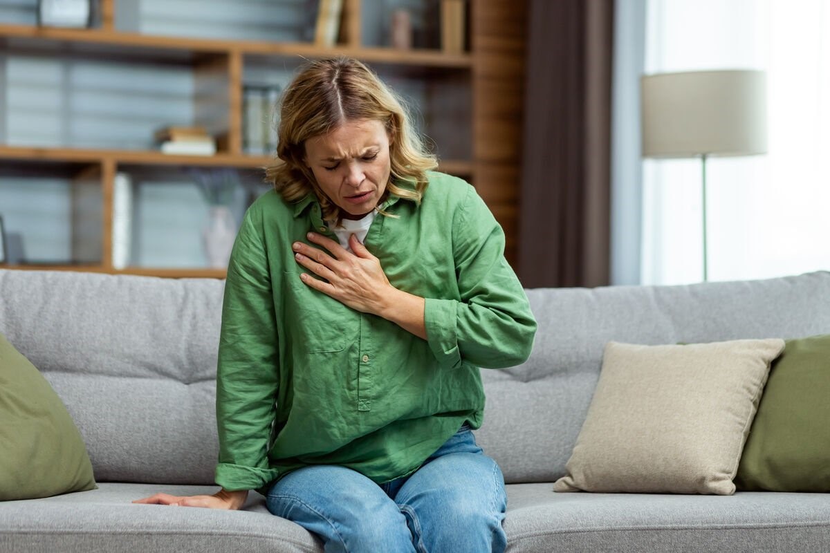 How to provide first aid for a heart attack and how to recognize it