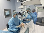 Хирурги Президентской клиники провели совместную операцию с специалистом КазНИИ глазных болезней